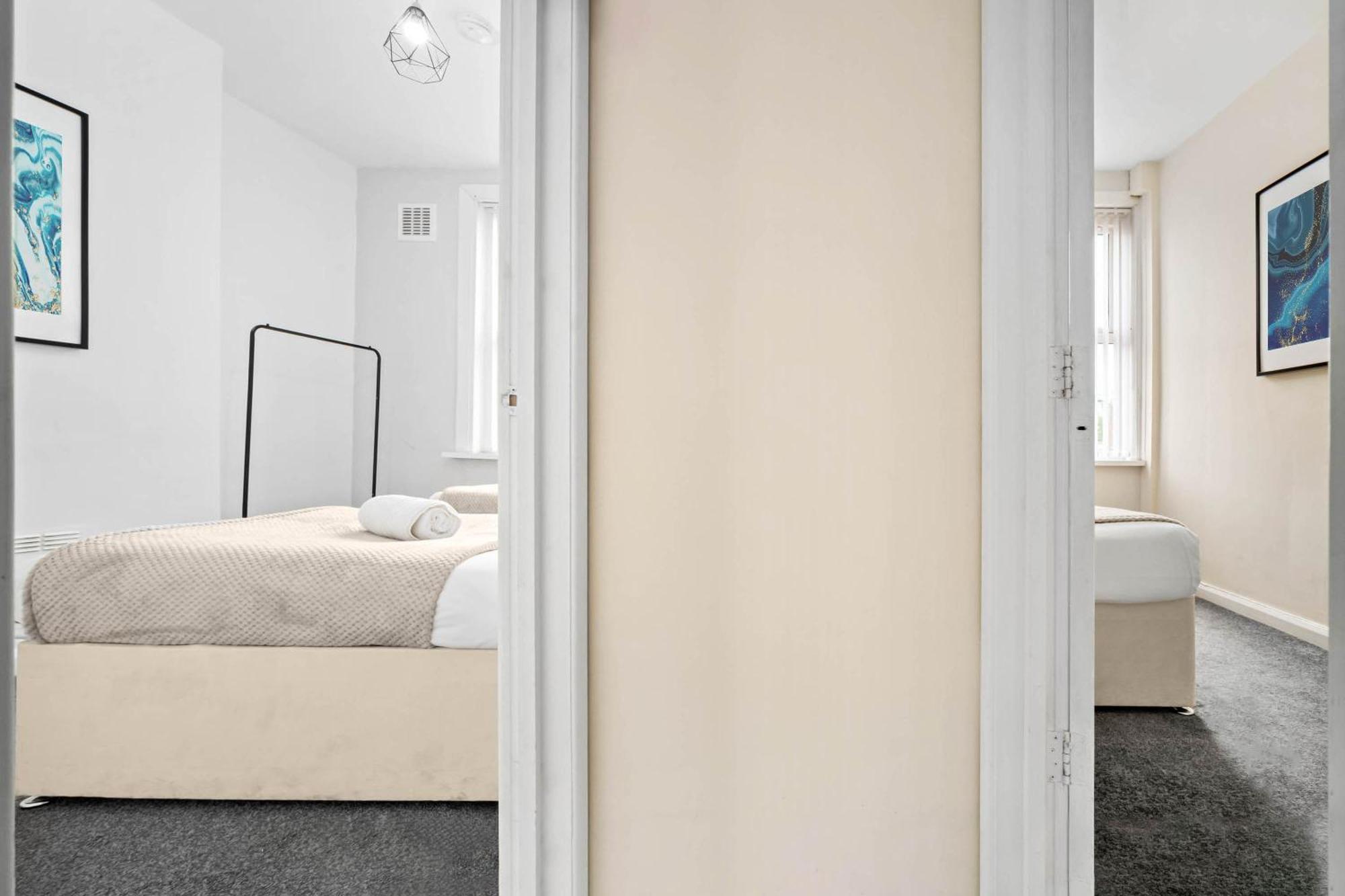 Two Bedroom Apartment - Single Beds - Accommodates 3 - Street Parking - Top Rated -Wbb West Bromwich Exterior photo